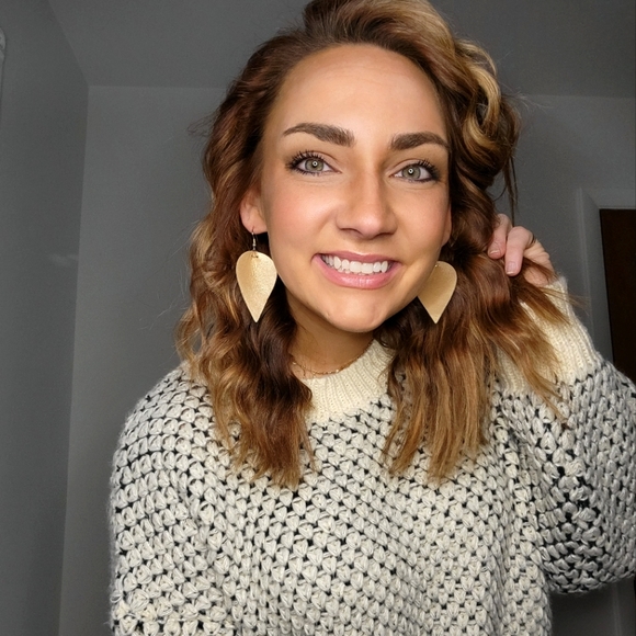 Gold Earring Set - Picture 2 of 4